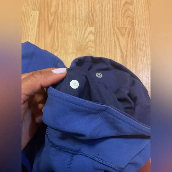 Lululemon 20” cropped, reversible leggings - Size 4 - Picture 7 of 9